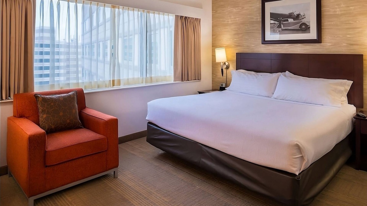 O'Hare Hotel | Indulge in Home Like Comfort! Pet-Friendly, w/Airport Shuttle Service!