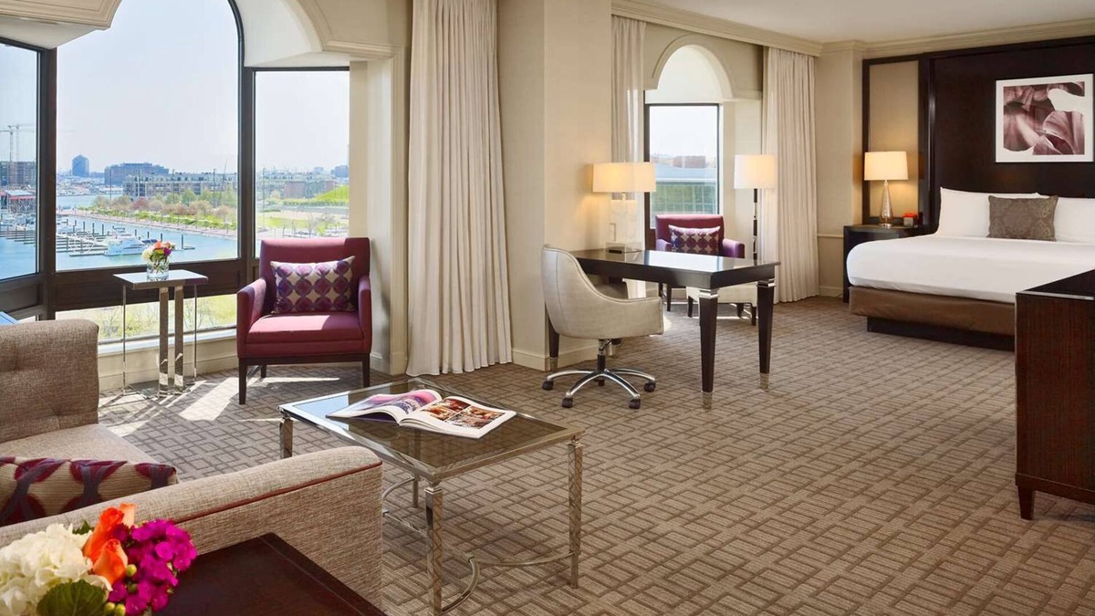 Downtown Baltimore Hotel | Indulge in Home-Like Comfort! Near B&O Railroad Museum, Pets are Allowed Here