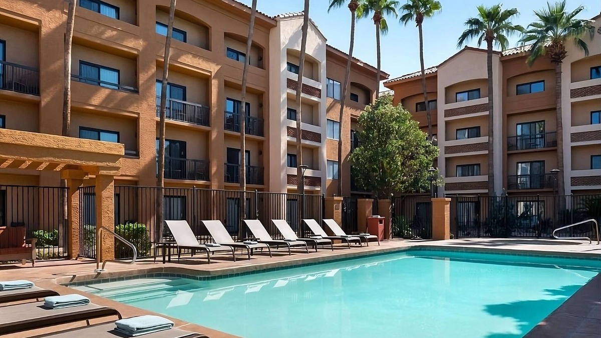 Camelback East Hotel | Indulge in Luxury Life! Spacious Unit! Minutes from Historic Heritage Square!