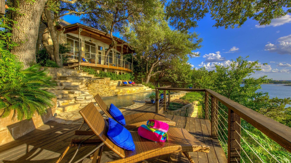 Volente House | Indulge in Luxury: Sweeping Lake Travis Views, Deep Water, Mesmerizing Sunsets!