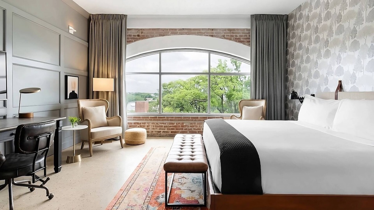 South Main Historic District Hotel | Indulge in Opulent Comfort! Pets Allowed, Minutes to Memphis Music Hall of Fame