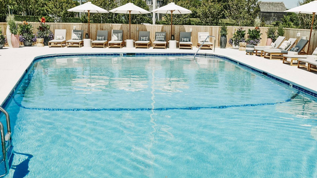 Montauk Hotel | Indulge In Opulent Comfort! 2 Convenient Units, Beachfront Property, Pool