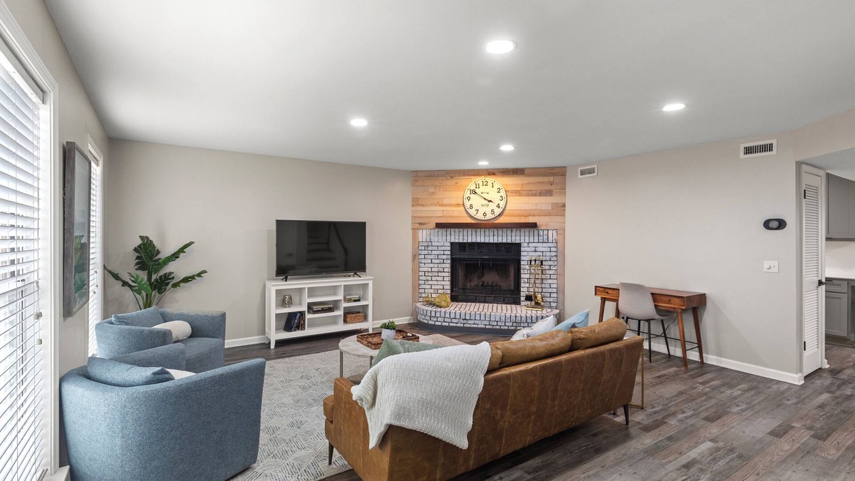 Dothan House | Indulge in Southern Charm: Newly Renovated 2 Bed/2.5 Bath Townhome in Dothan. Dog Friendly.