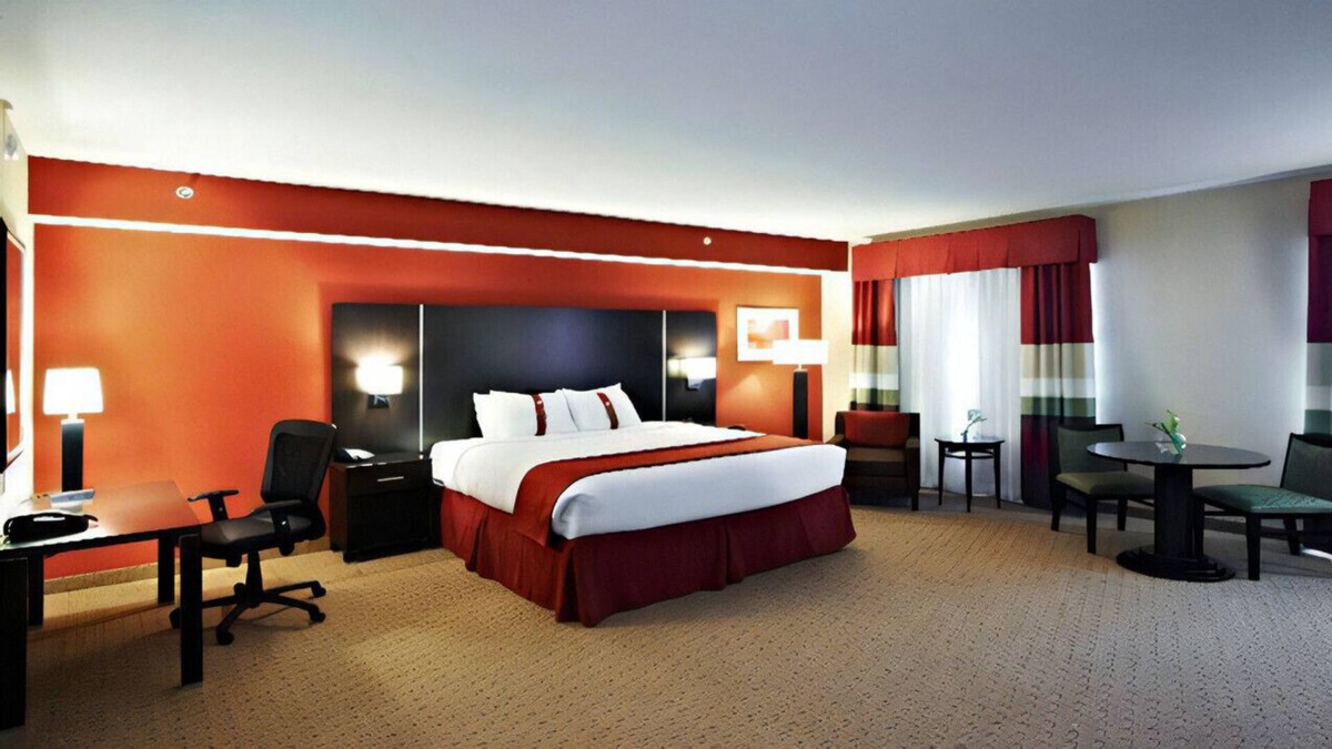 Hoover House | Indulge in the Ultimate Vacation! W/ Free Wifi
