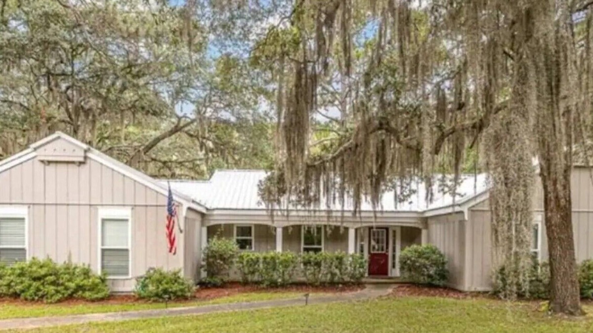 Darien House | Indulge in the ultimate experience at Quite a Catch in coastal Darien, GA.
