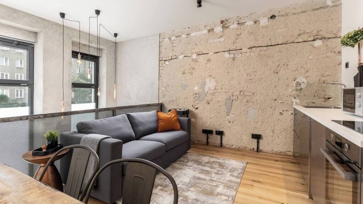 Weissensee Apartment | Industrial 42sqm 3room maisonette apt near center