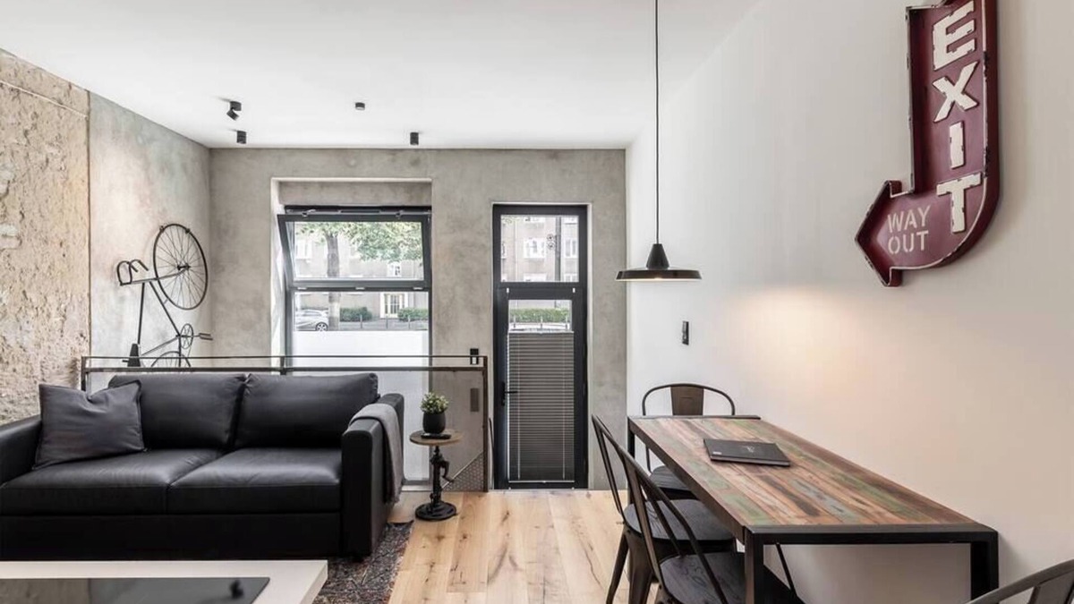 Weissensee Apartment | Industrial 57sqm 3room maisonette apt near center