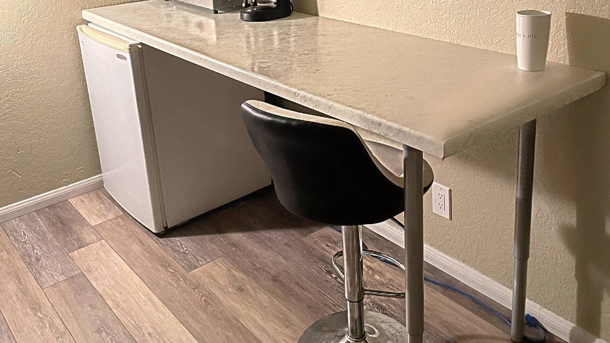 Lake Elsinore House | Industrial bachelor bed&bath 6min from lake!