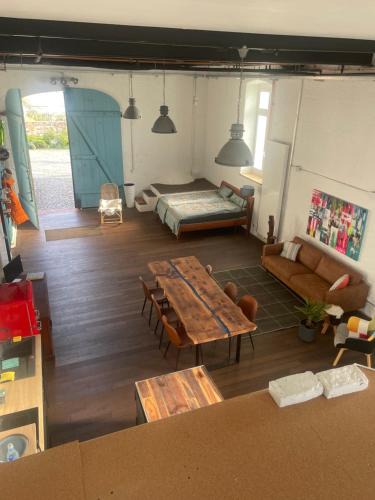 Mainz-Bingen Apartment | Industrial Loft in vineyard - One room only