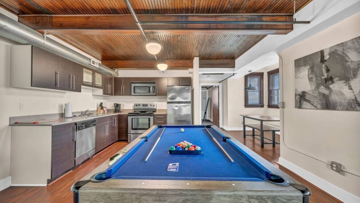 Tremont Apartment | Industrial Modern Penthouse | Pool Table | Near DT