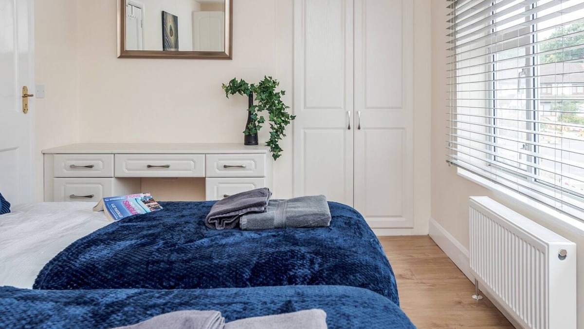 Hatch Lane House | Industrial Styled 3-Bed 2 Bath Home London-Chingford/Enfield