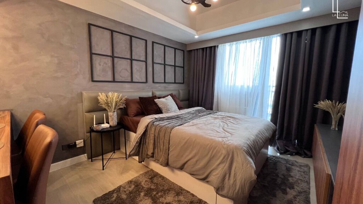 San Fernando Condo | Industrial-Themed Studio with Mt. Arayat View, Instax, Netflix & Karaoke