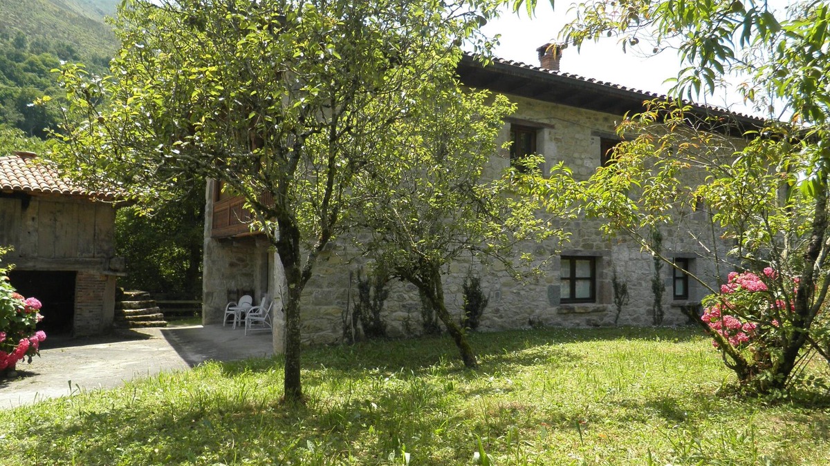 Puente Nuevo Cottage | Inés's casina. Rural beach and mountain area. Ideal families and groups.