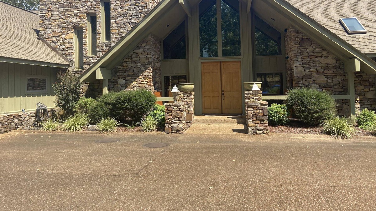 Drasco Ski Chalet | Infamous beauty at Stone Pebble Place!