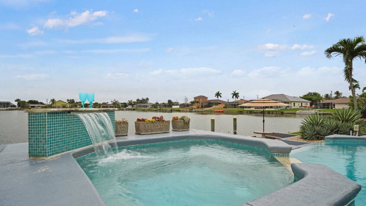 Fort Myers House | Infinity & Beyond Lake Front