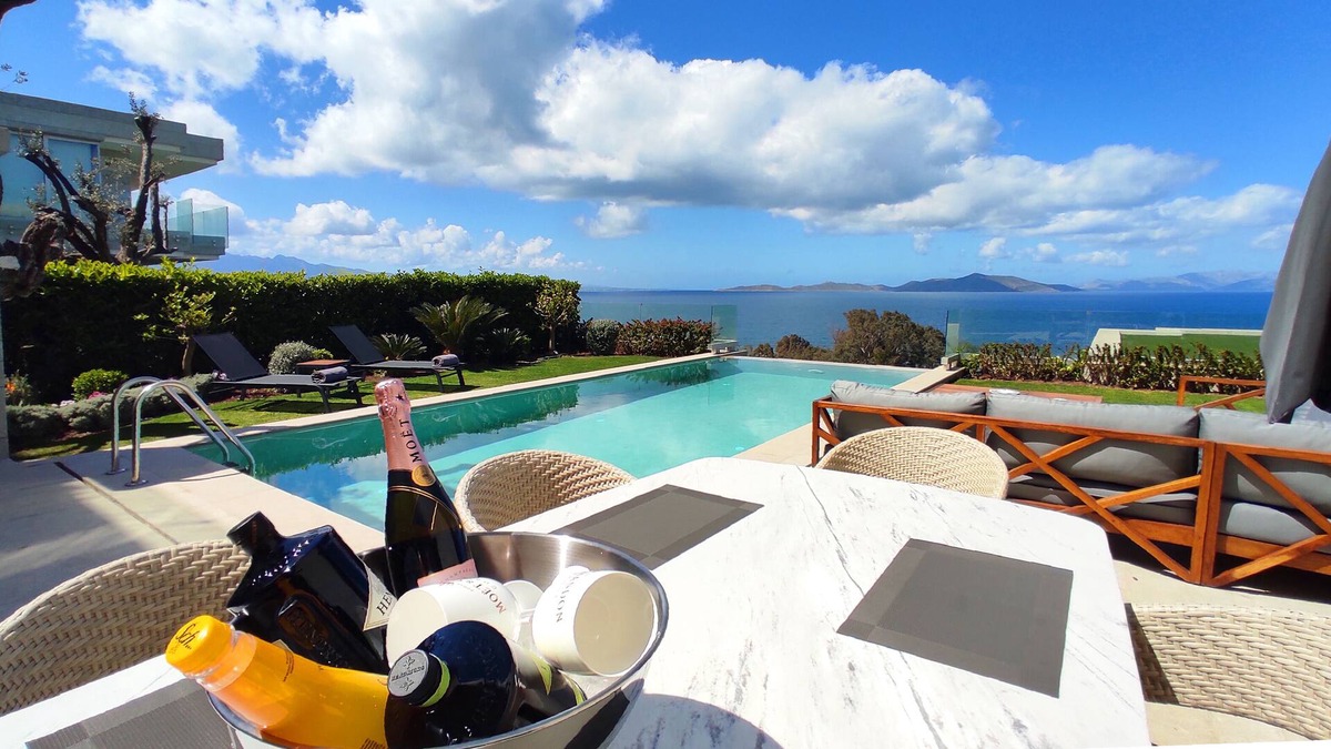 Dagbelen Villa | Infinity Pool 5 Bedroom Luxury Villa with Private Maid and Gym