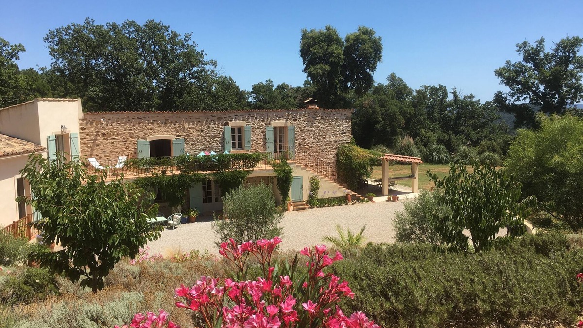 La Garde-Freinet House | Infinity Pool at Stone Built House Stunning Views Perfect for Families Sleeps10