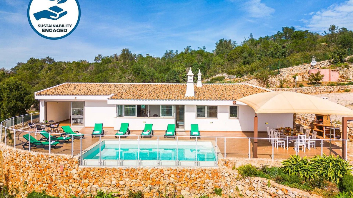 Loule Villa | Infinity Pool & Hill Views – Alte, Algarve