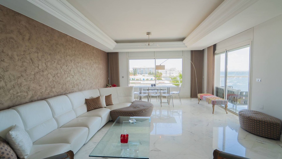Les Berges du Lac Apartment | Infinity View: Spacious 3 bd with Lake View