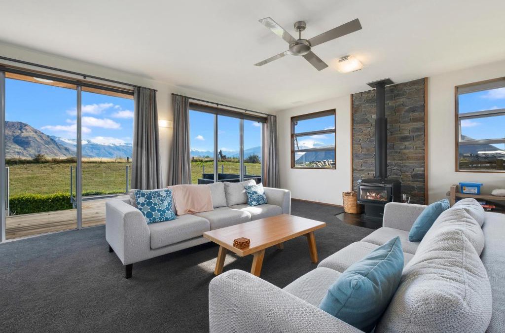 Wanaka House | Infinity Views - Modern Wanaka Holiday Home