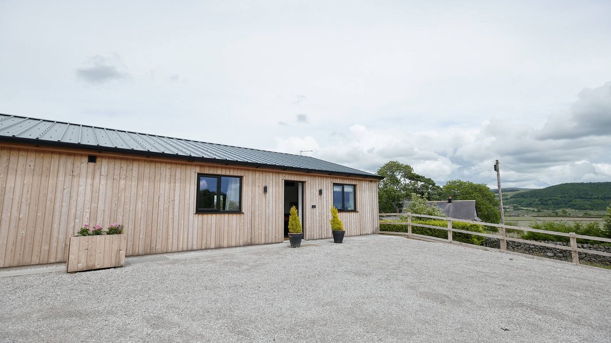 Settle Cottage | INGLEBOROUGH LODGE, with a garden in Settle