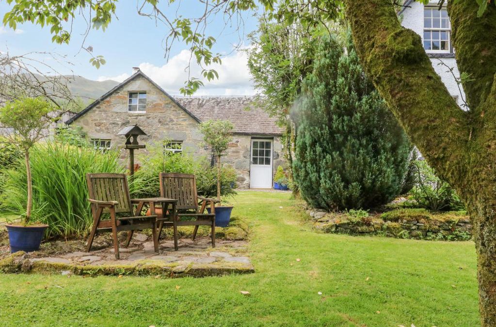 Lochearnhead House | Inglis Nook Cottage