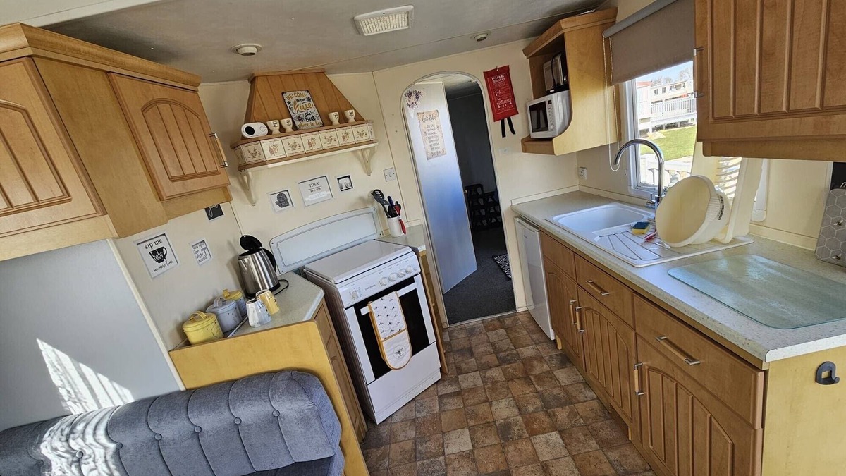 Ingoldmells Ski Chalet | Ingoldmells - Chalet - Sleeps 8 - Seaside - Garden