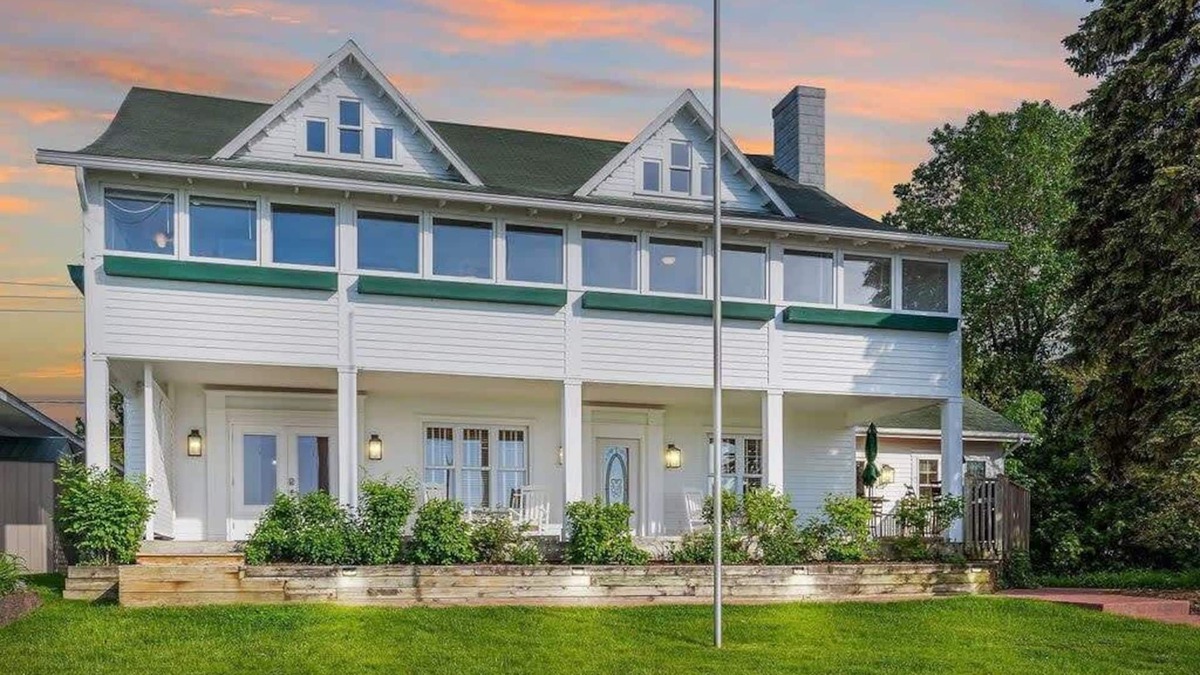 Beulah House | Inn at Beulah Beach on Crystal Lake