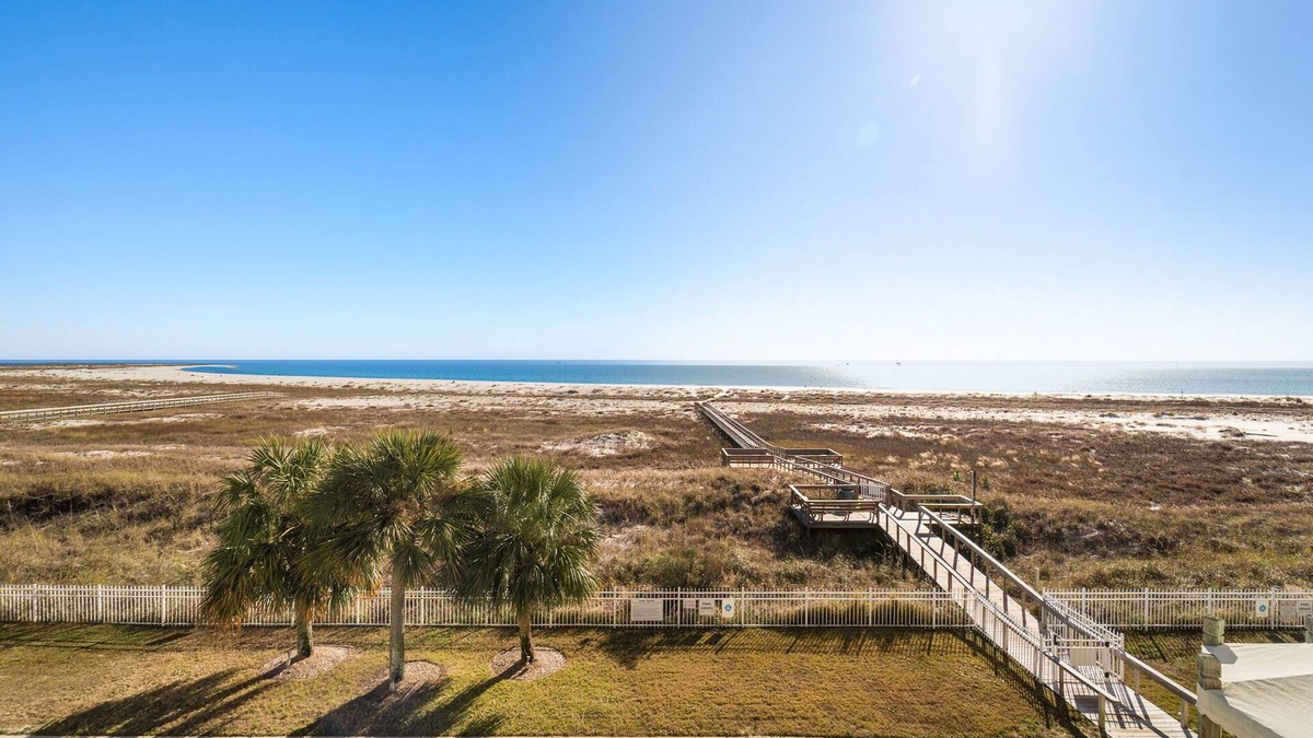 Dauphin Island Condo | Inn at Dauphin Island 305 Beautiful Unit with wonderful Views!