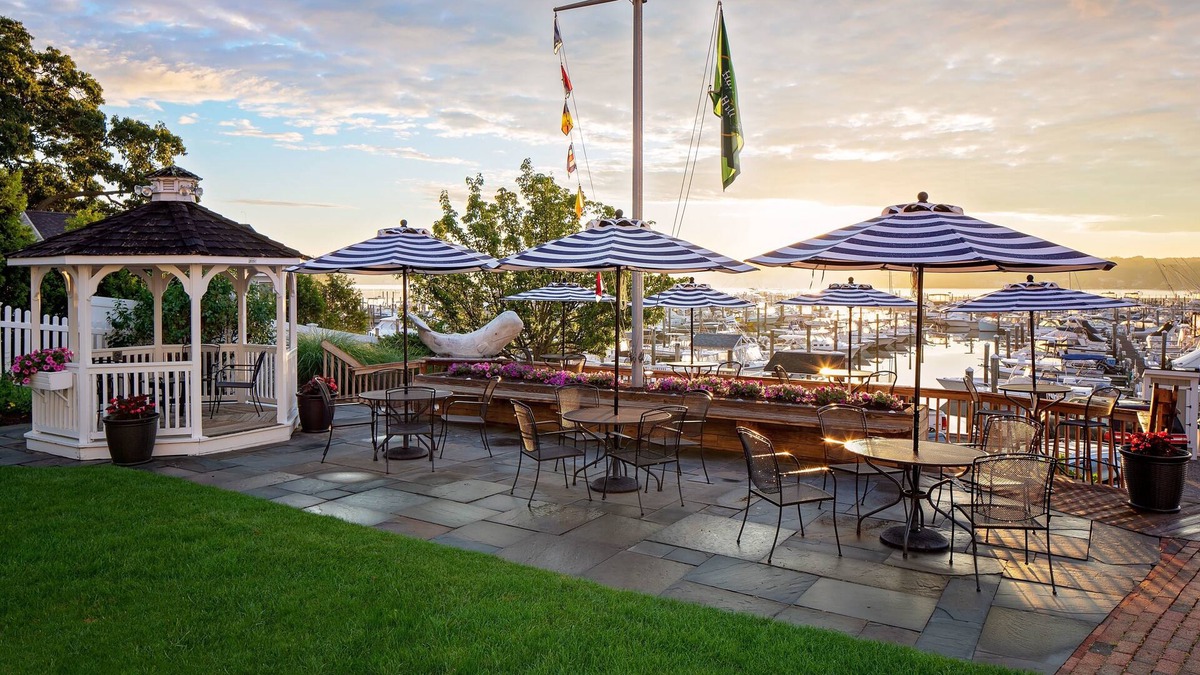 Niantic Bed & Breakfast | Inn at Harbor Hill Marina