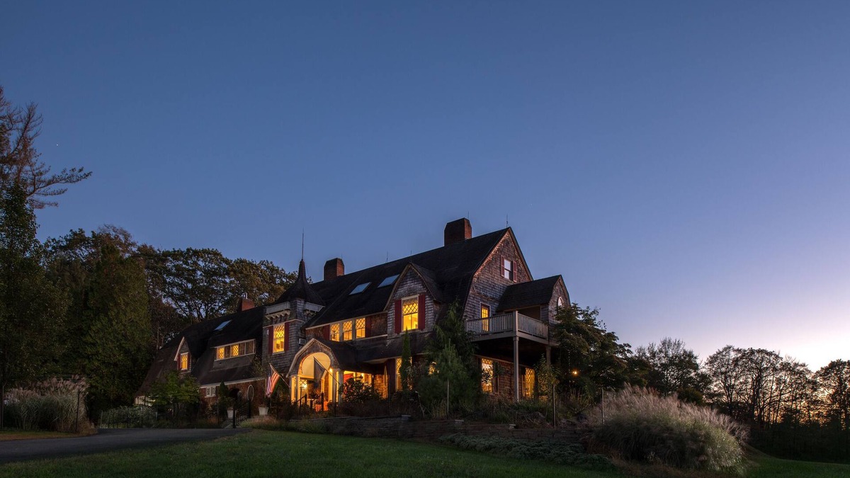 Forestburgh Hotel | Inn at Lake Joseph