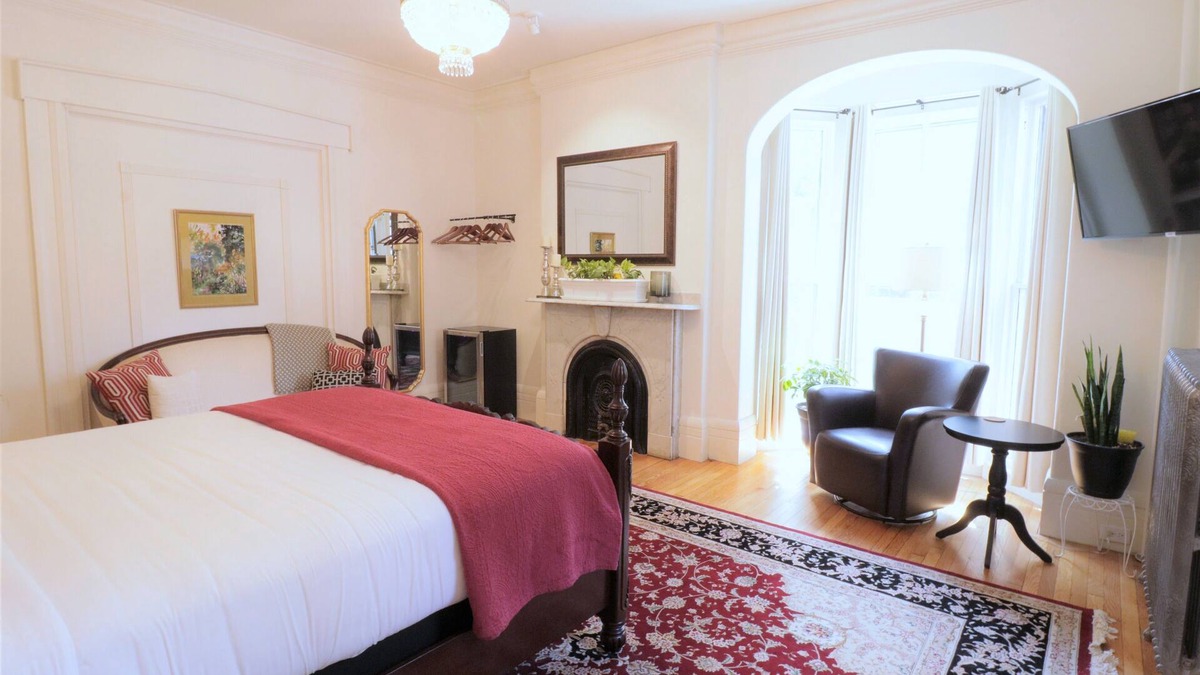 West End Hotel | Inn at Park Spring 1 - Self Check In - Parking