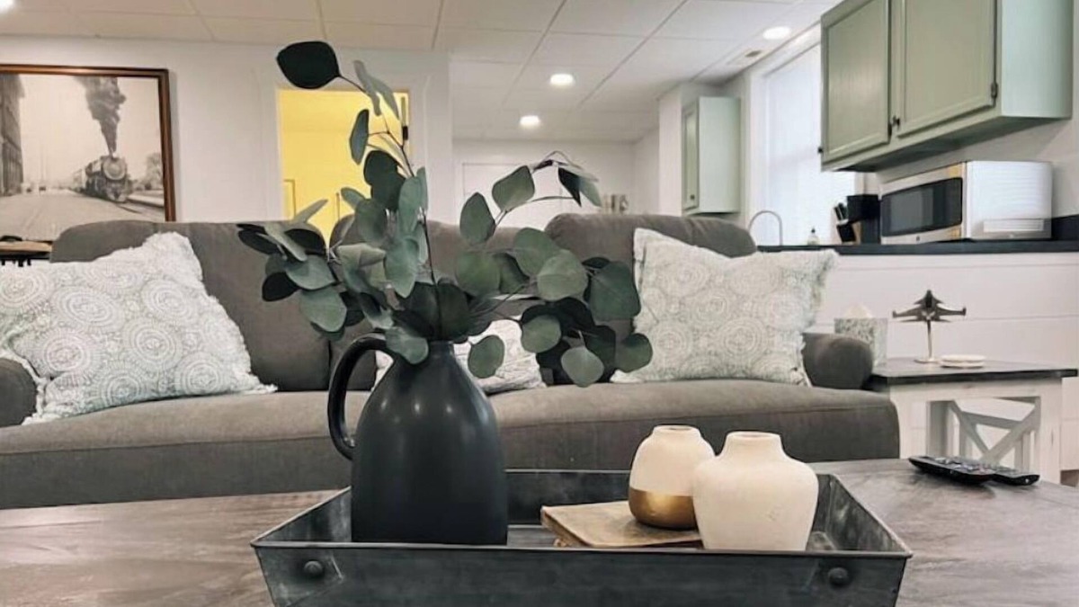 Sulphur Springs Apartment | Inn at Seltzer Station is an updated apartment with Crestline history tied in!