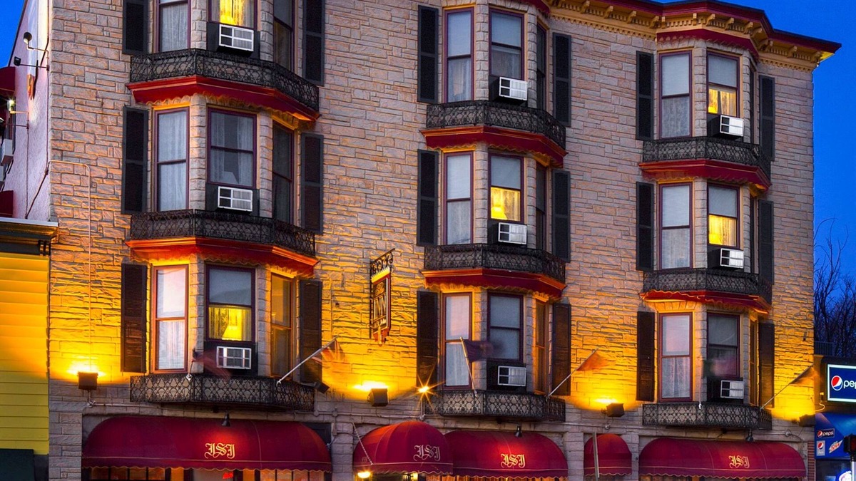 Valley Street Bed & Breakfast | Inn at St John Portland In-Town