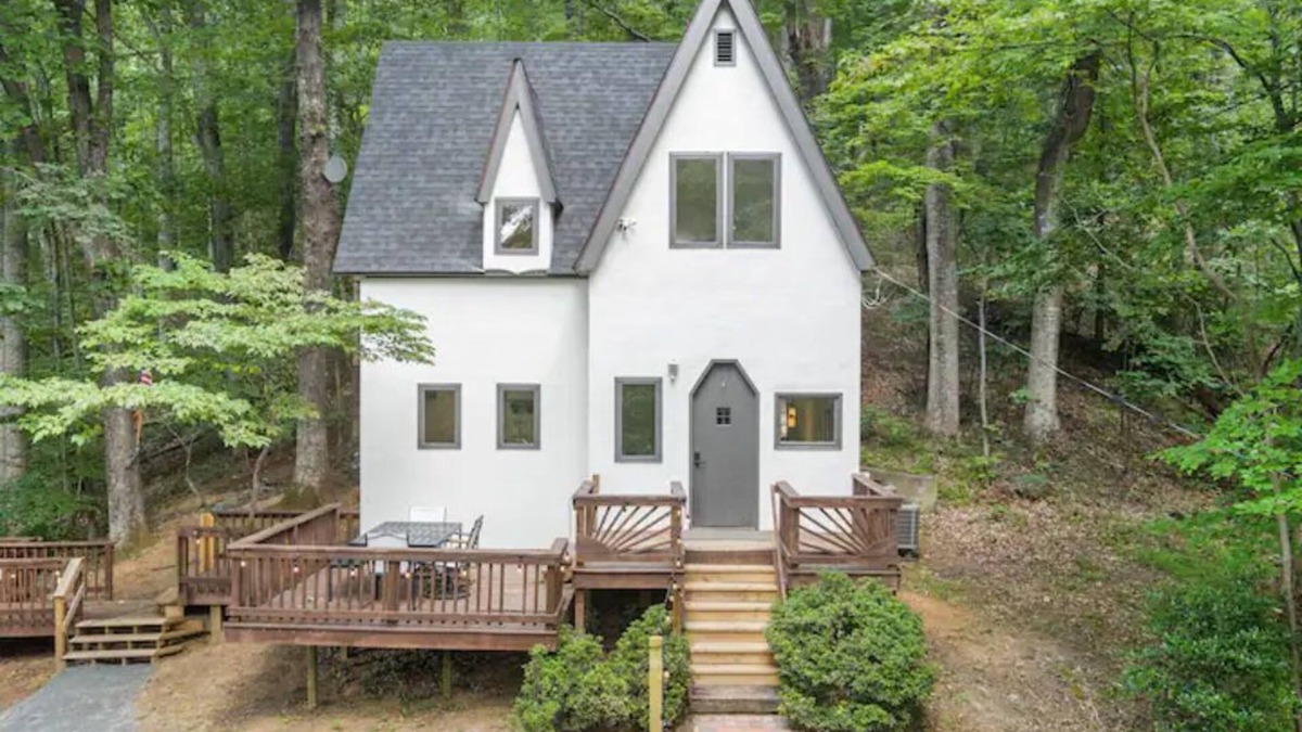 Batesville Cabin | Inn at the Woods: Updated Cabin w/Mountain Views