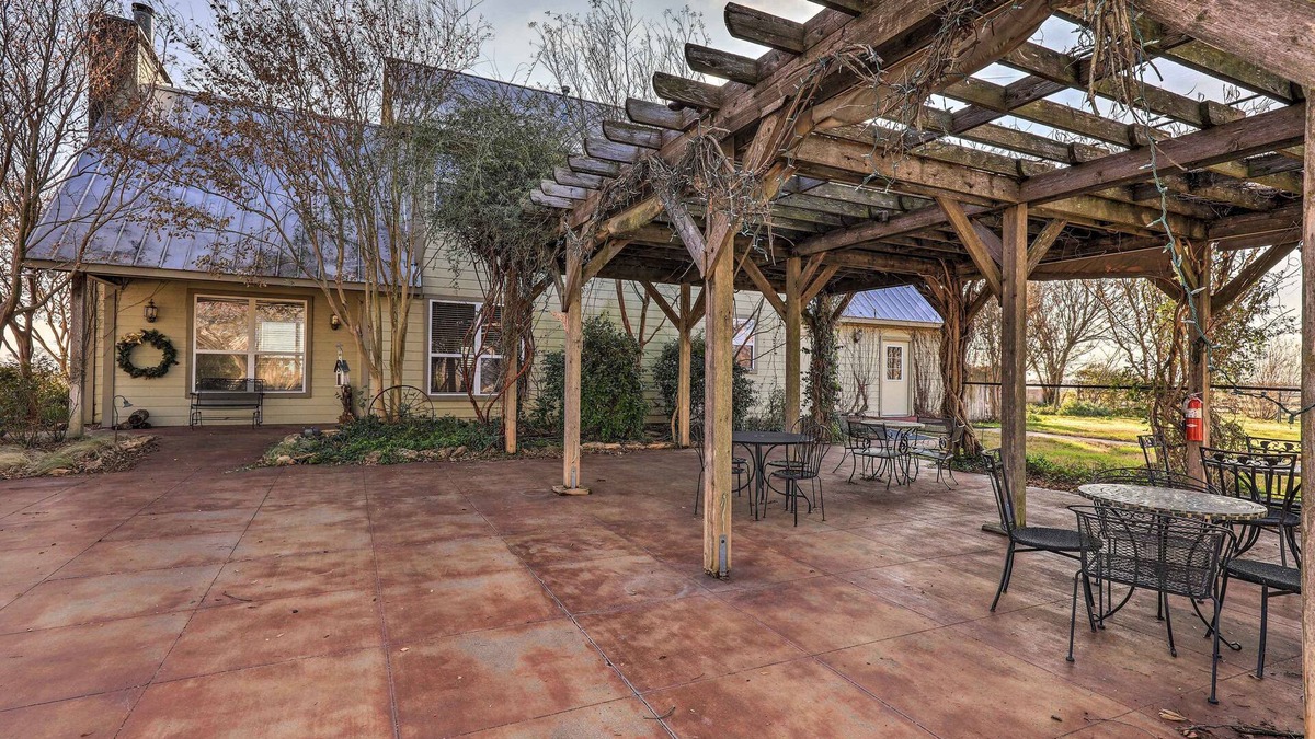Nemo House | 'Inn at Windhill Ranch' w/Patio + Pergola!