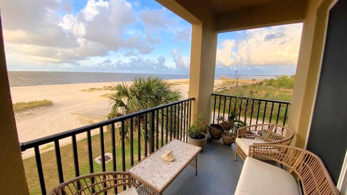 Henderson Point Condo | Inn by the Sea Unit 111