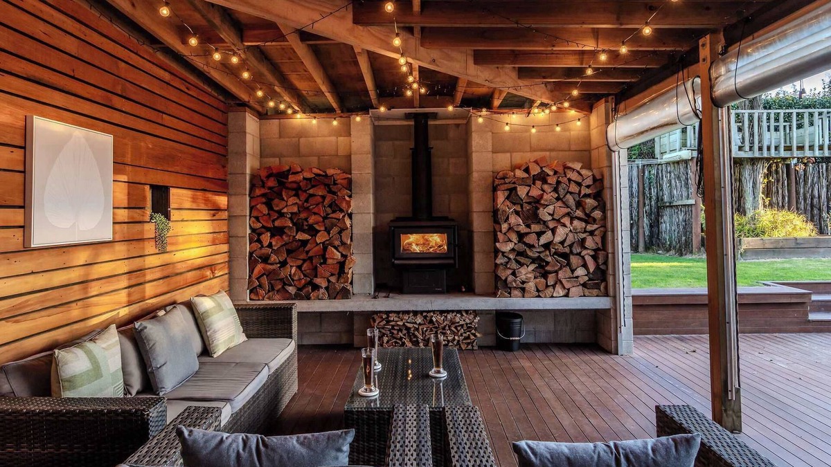 Lynmore House | Inn Lewis | Beside the Redwoods with Spa Pool