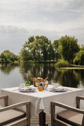 Broek in Waterland House | Inn on the Lake