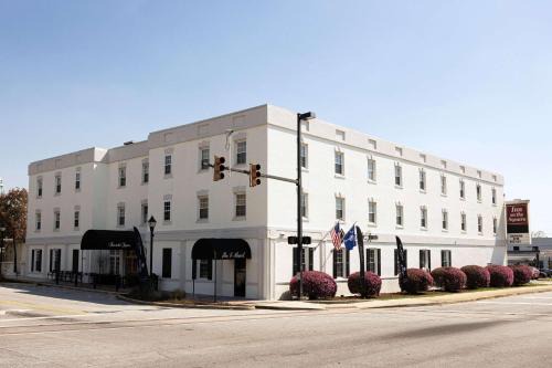 Greenwood Hotel | Inn on the Square, an Ascend Collection Hotel