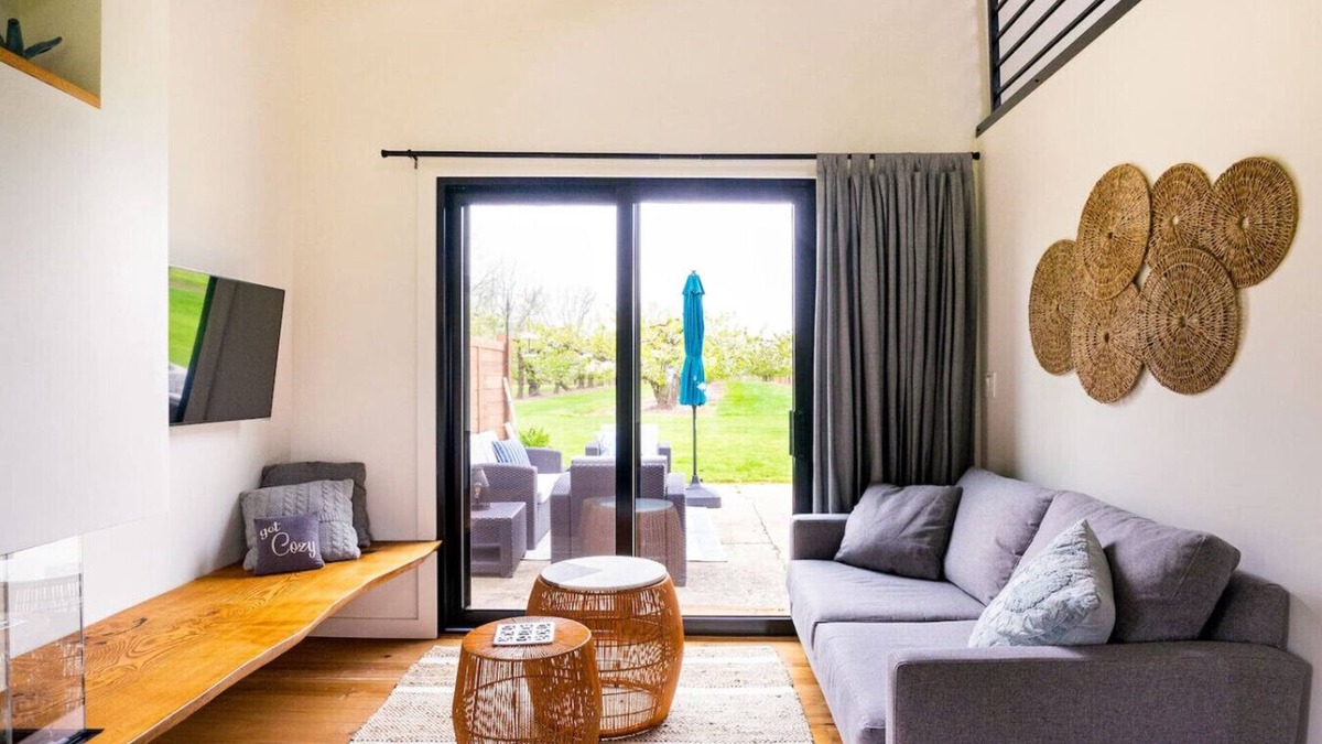 Lincoln Apartment | Inn The Orchard, Modern Cottage, private Hot Tub