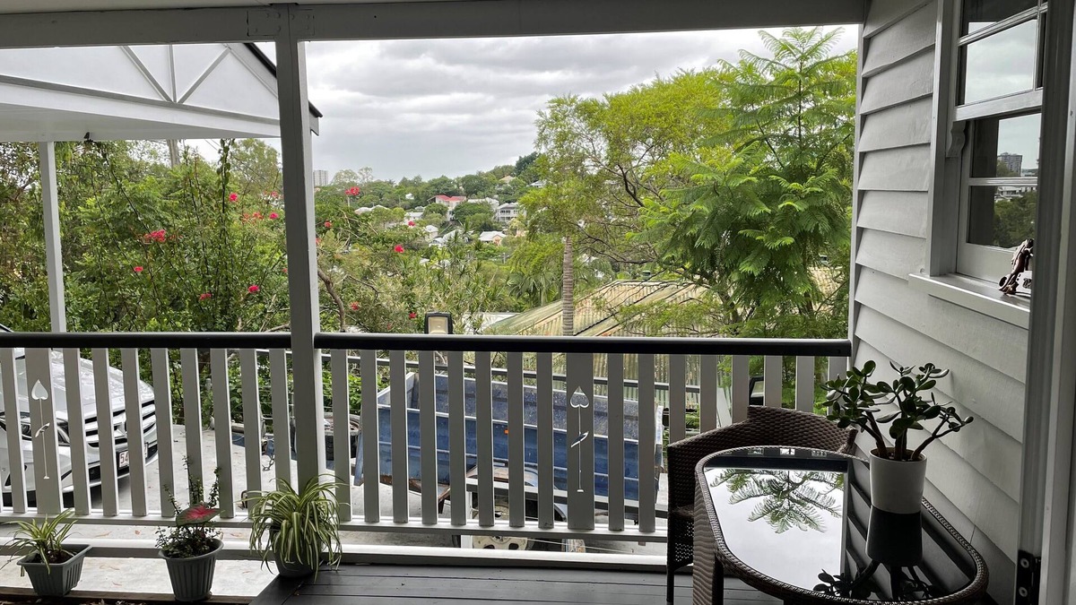 Auchenflower Apartment | Inner-city 2Bedrooms 2Bathrooms modern apartment with full kitchen