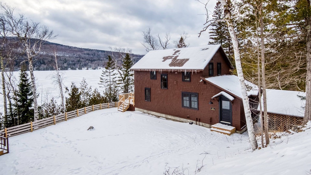 Rangeley Cabin | Innsbrook Cabin - Waterfront cottage on Rangeley Lake, snowmobile friendly in the winter!