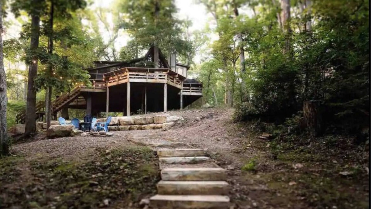 Innsbrook Ski Chalet | Innsbrook Falls Hideaway - Roomy lakefront Chalet w/spacious deck & firepit