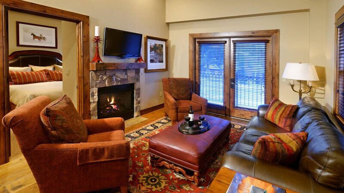 West End Condo | Innsbruck Aspen | Deluxe One-Bedroom Junior Suite 01 w/Hot tub, Centrally located