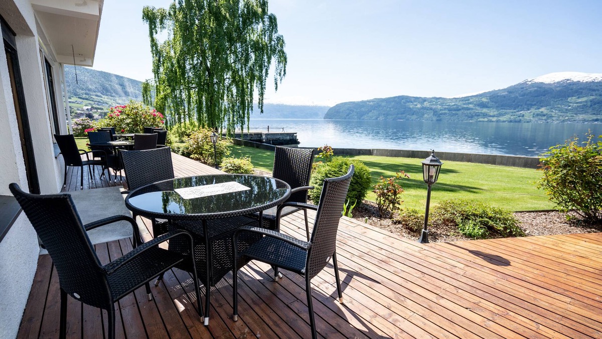 Innvik Hotel | Innvik Fjordhotel - Misjonheimen