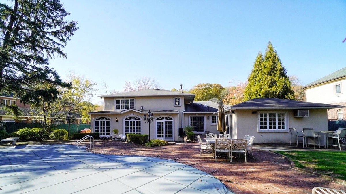 Todt Hill House | Inquire for special marathon and even rates. Long-time host.
