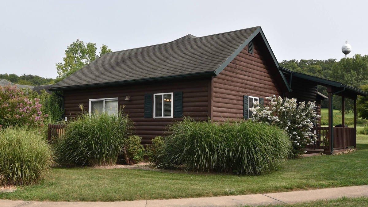 Camdenton Cottage | Inside the Premier Old Kinderhook Golf Resort, Pet Friendly and FREE Kayaking!