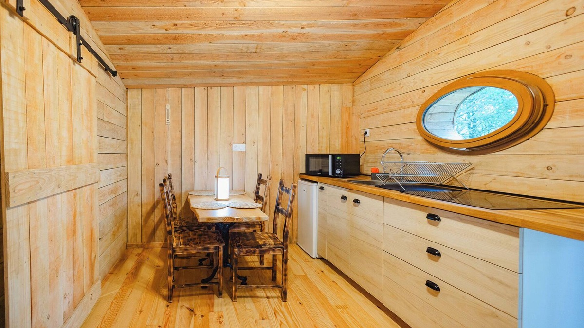 Bieuzy Cabin | Insolite - Cabane Elouan Vitrée Face à la Rivière