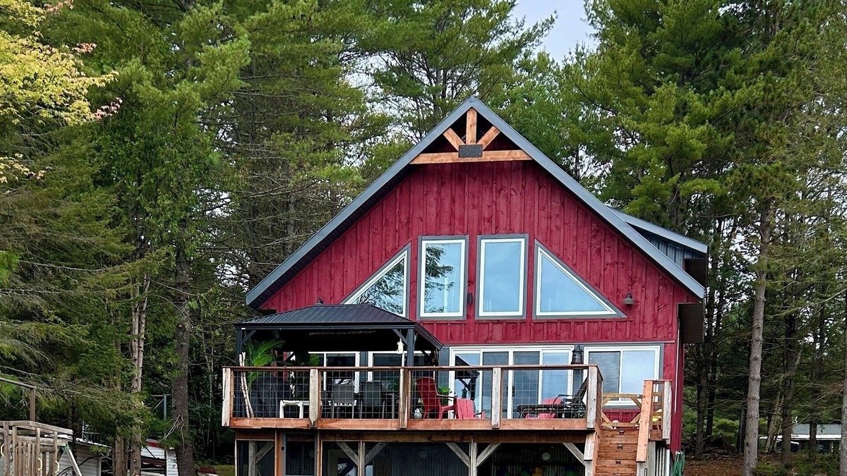 Lac-Cayamant Cottage | Inspired by nature, designed for multifamily fun! nNew, lakeside, pet friendly